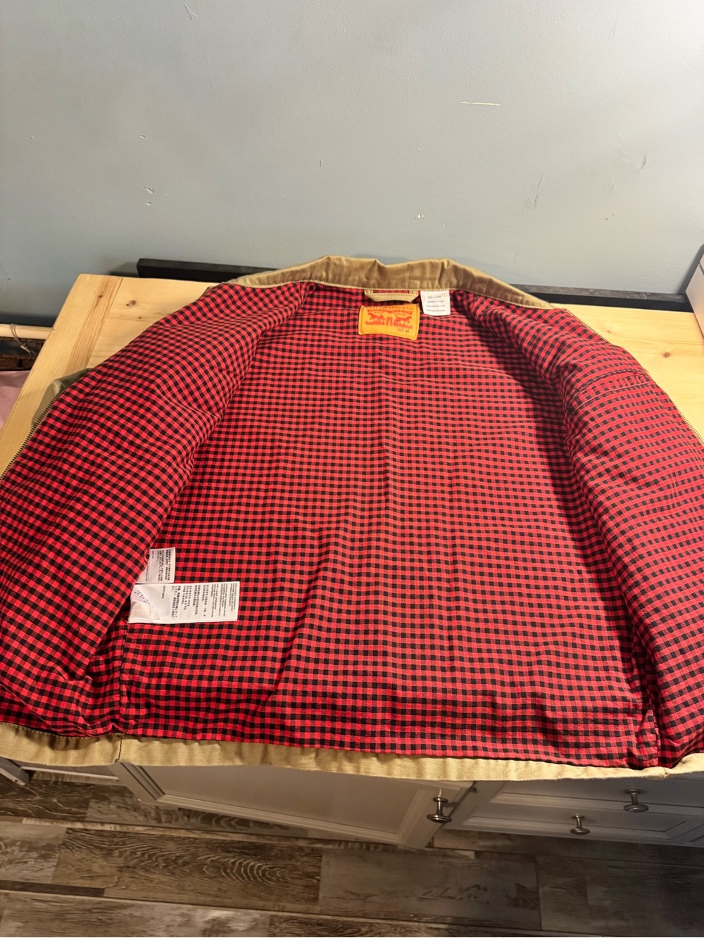Levi's Men's Tan Workwear Jacket with Red Plaid Lining - Picture 7 of 11
